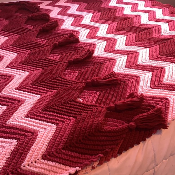 Vintage Handmade Wool Knitted Throw Bed Cover/ Blanket with Tassels Chevron - Picture 10 of 11